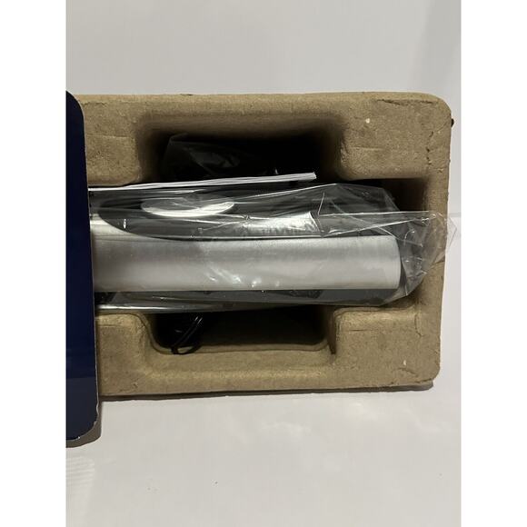 New In Box Oster Electric Wine Bottle Opener Corkscrew Cordless Rechargeable - Picture 4 of 6